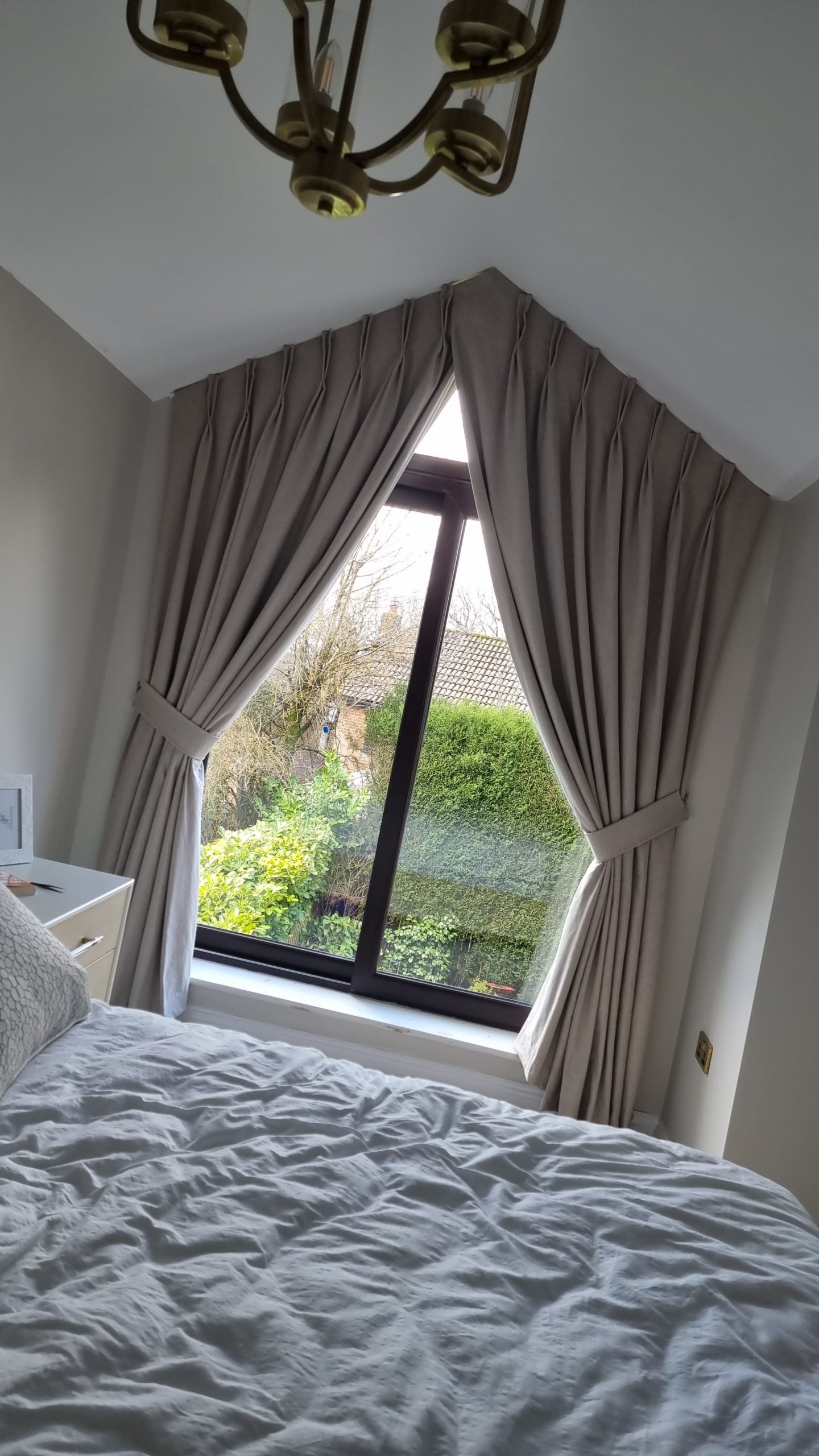 Best Curtains for Apex Windows (Expert Guide)