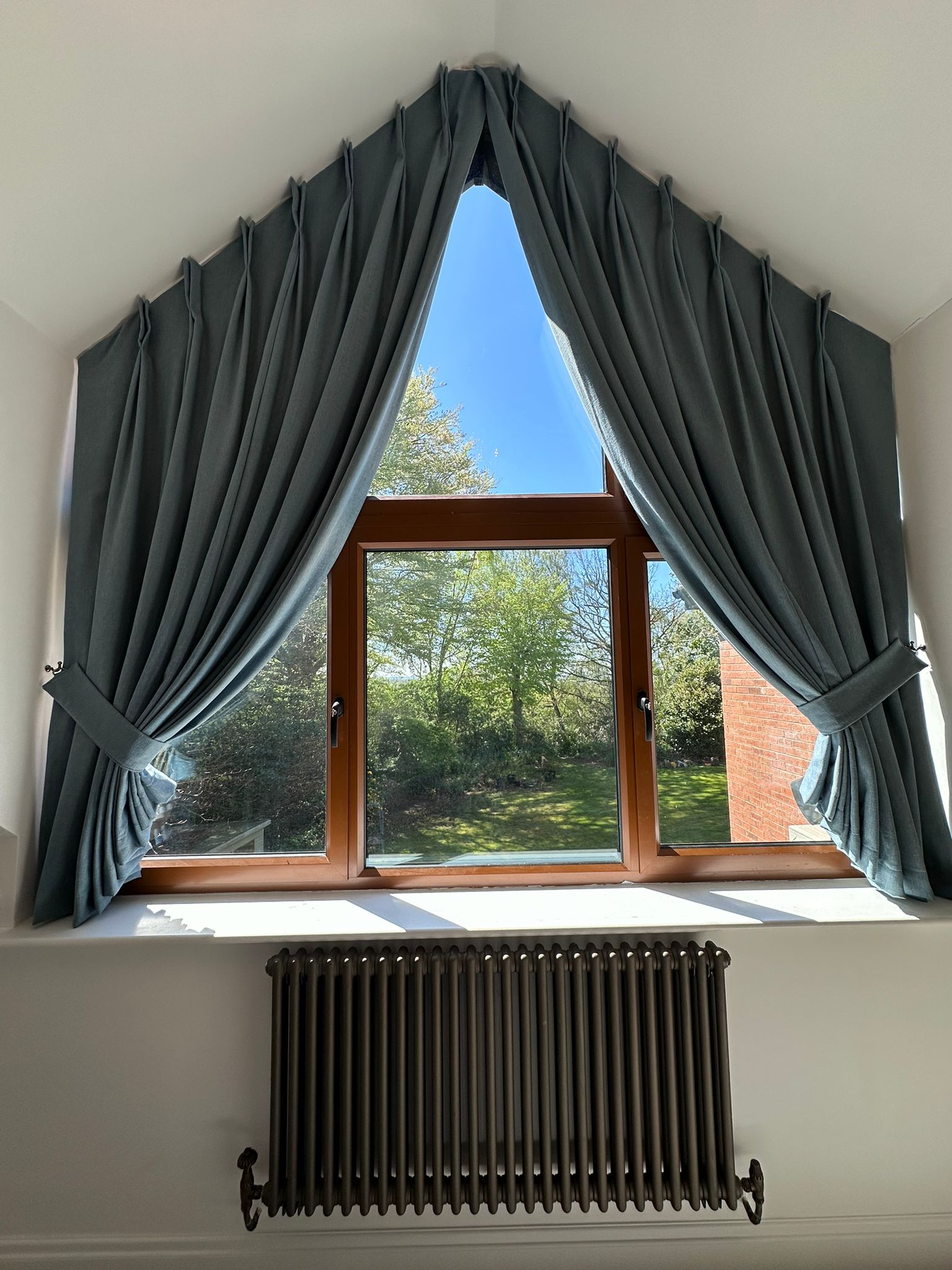 Manchester Pinch Pleat Apex